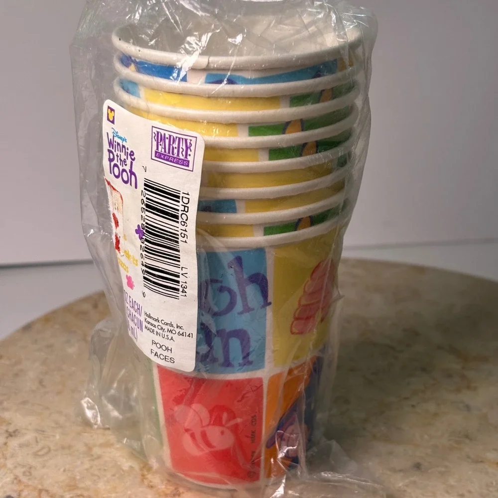 VTG Disney Winnie the Pooh Paper Cups 8ct 9oz Multicolor Vintage Hallmark New